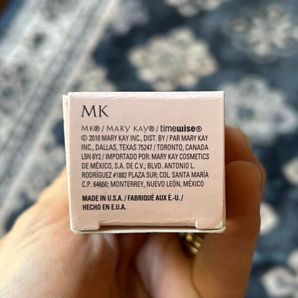 Mary Kay Timewise Luminous Wear Liquid Foundation IVORY 3 - Picture 3 of 5